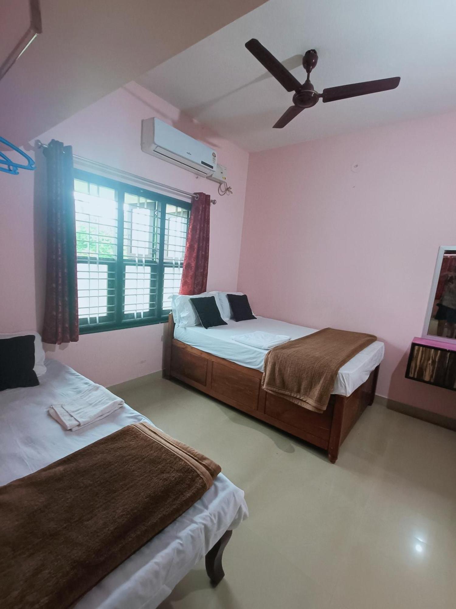 Maanyatha Home Stay Manipal Phòng bức ảnh
