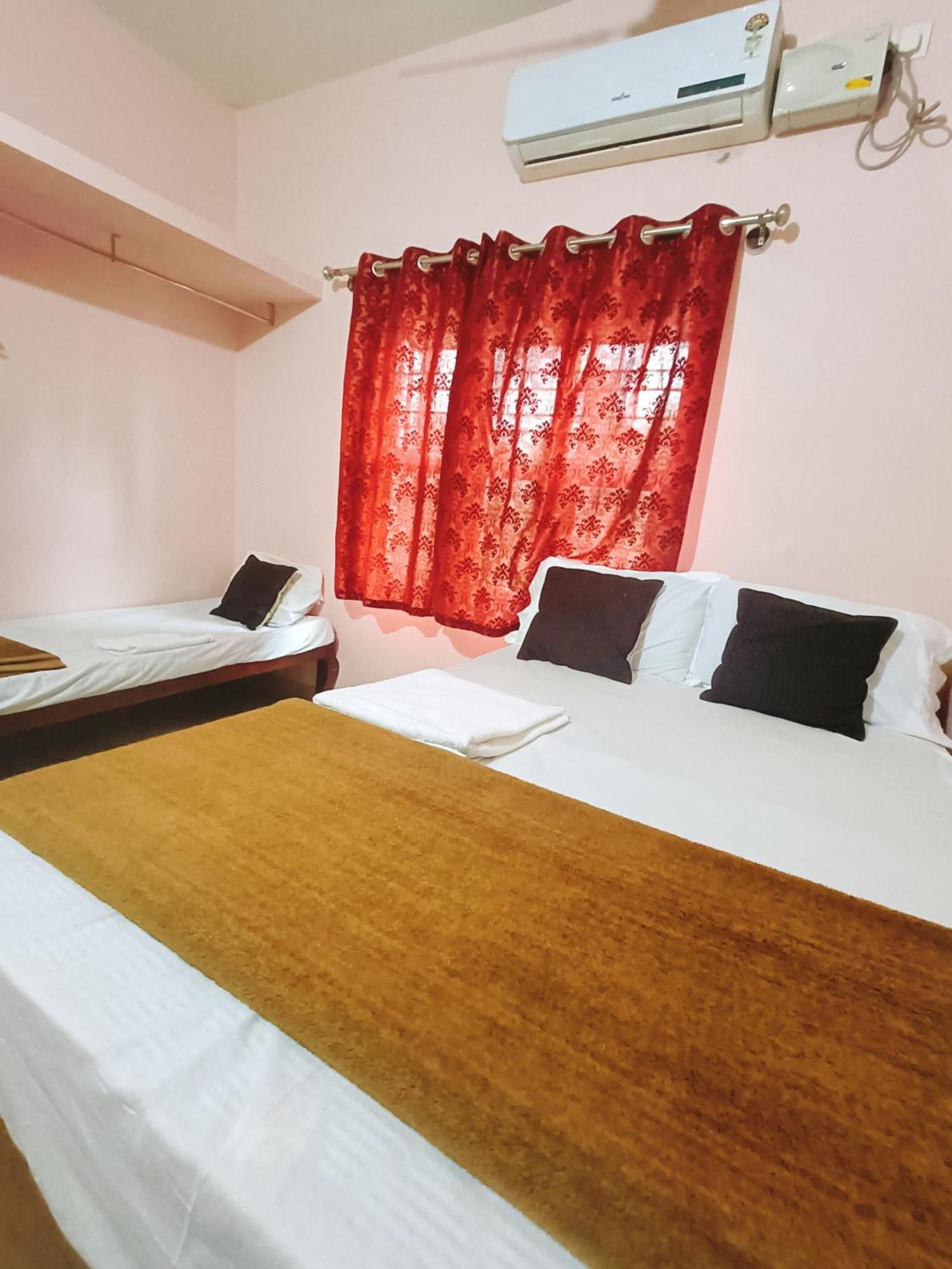Maanyatha Home Stay Manipal Phòng bức ảnh